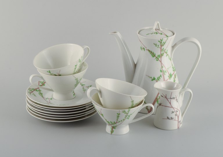 Bjørn Wiinblad for Rosenthal. "Sommer" kaffeservice til fire personer med kande, fire kopper, syv underkopper og flødekande.