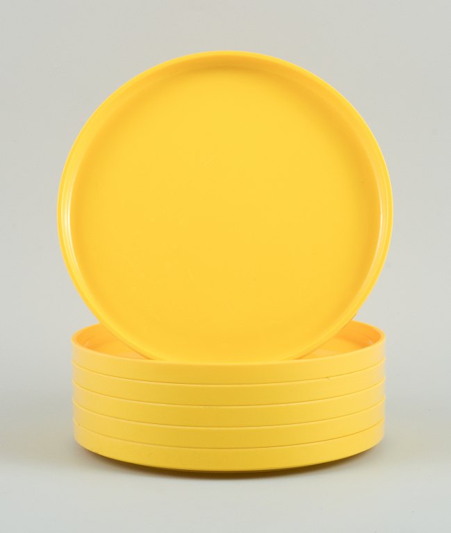 Massimo Vignelli for Heller, Italien.Et sæt på 6 tallerkner i gul melamin.