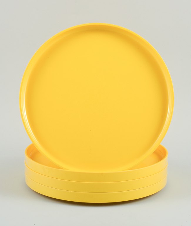 Massimo Vignelli for Heller, Italy.A set of 4 dinner plates in yellow melamine.