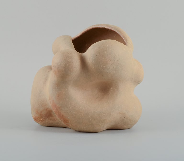 Christina Muff, dansk samtidskeramiker (f. 1971).Unique organically shaped vase in light golden stoneware clay. Clear glaze on the inside.