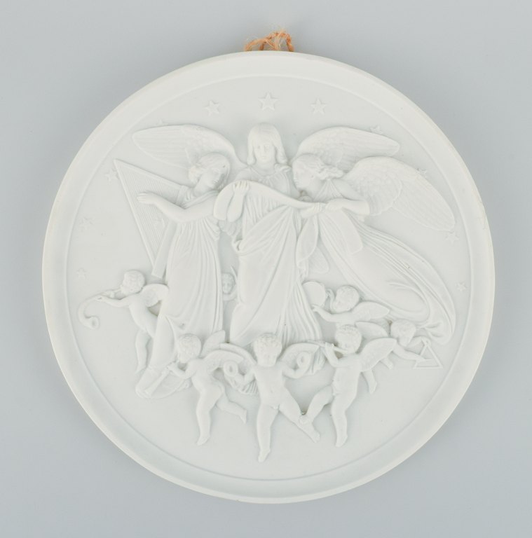Bing & Grøndahl efter Thorvaldsen. Antik biscuit vægplakette med engle i relief. 1870/80´erne.