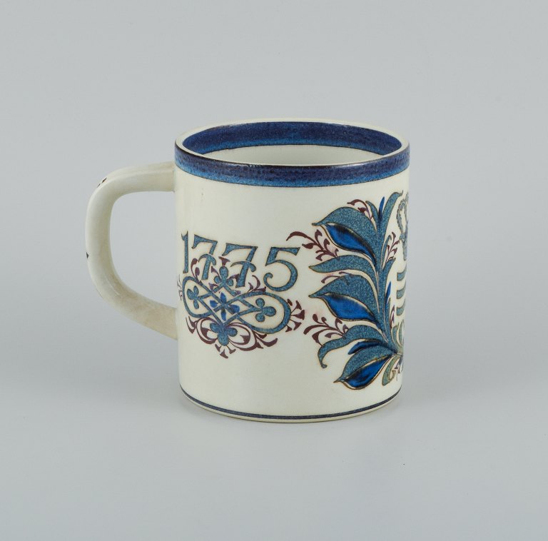 Nils Thorsson for Royal Copenhagen.Stort jubilæumskrus i fajance. 1775-1975.