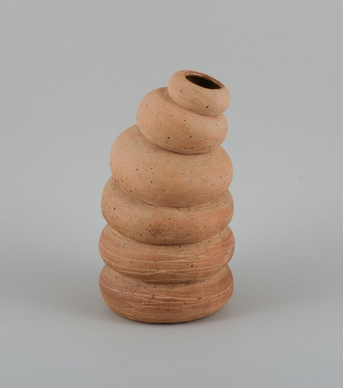 Christina Muff, dansk samtidskeramiker (f. 1971).Tall organically shaped vessel made from stoneware clay. The sculpture is one of a kind.