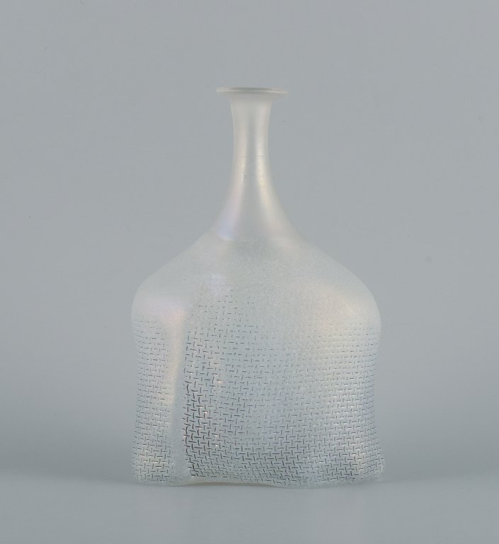 Bertel Vallien for Kosta Boda. Vase / bottle with blue tones in hand-blown art glass.