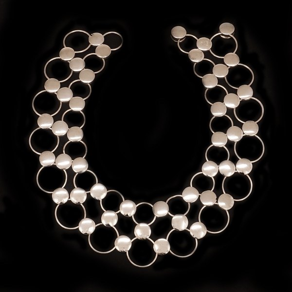 Georg Jensen halscollier i sterlingsølv designet af Regitze Overgaard. #464. God stand