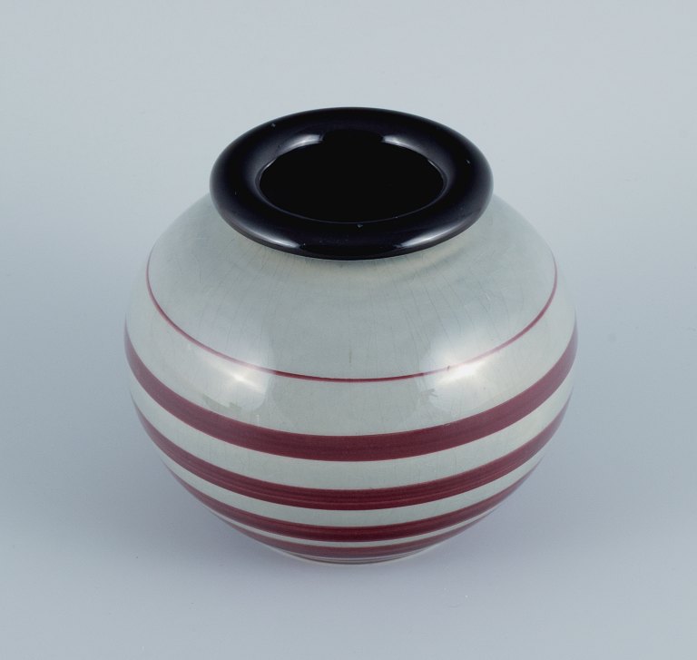 Ilse Claesson for Rörstrand, håndmalet art deco vase i fajance.