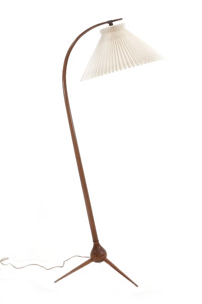 Severin Hansen Jr. Bridgelampe udført i bøg hos Haslev Møbelsnedkeri. God stand. H: 149cm.