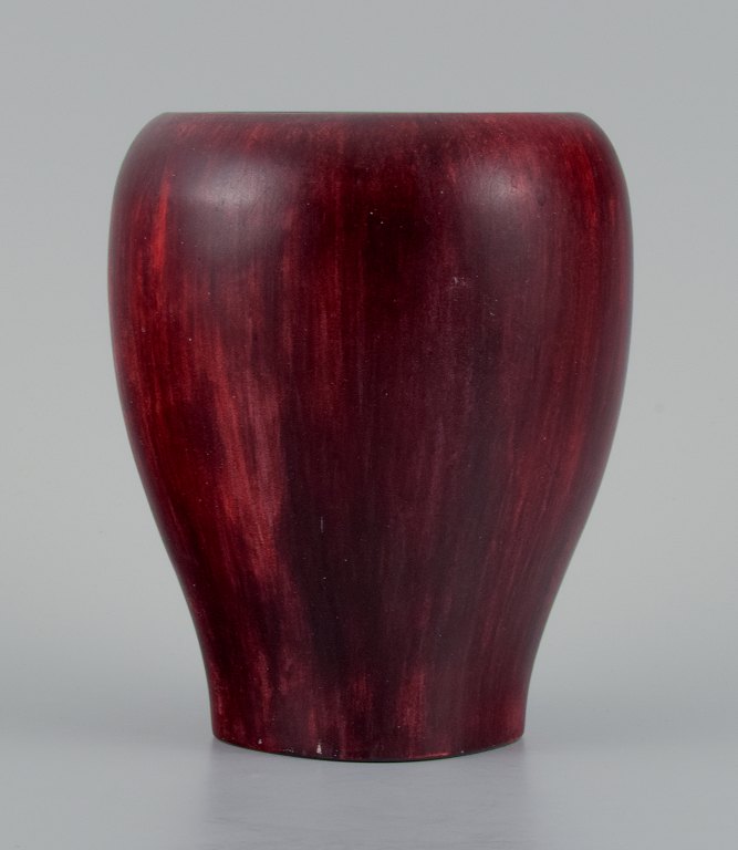 Maxime Fillon (1920-2003), fransk keramiker, unika keramikvase med glasur i røde nuancer.