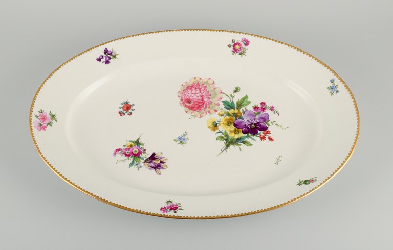 Bing & Grondahl, Saxon Flower. Large hand-painted porcelain serving dish decorated with flowers and gold rim.
