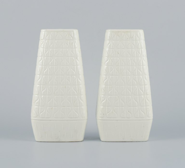 Gunnar Nylund for Rörstrand, a pair of "Domino" ceramic vases in white glaze, retro design with geometric shapes.