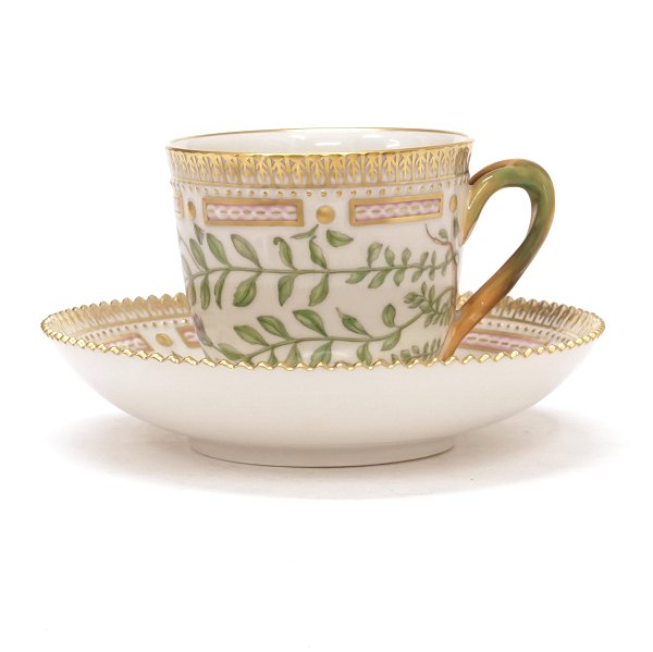 Royal Copenhagen: Flora Danica kaffekop 3597. Perfekt stand. H: 7cm. Underkop diameter 14cm. "Veronica fruticulosa L"
