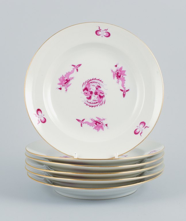 Meissen, Germany, Reicher Drache, a set of six purple plates with gold decoration. Hand painted.