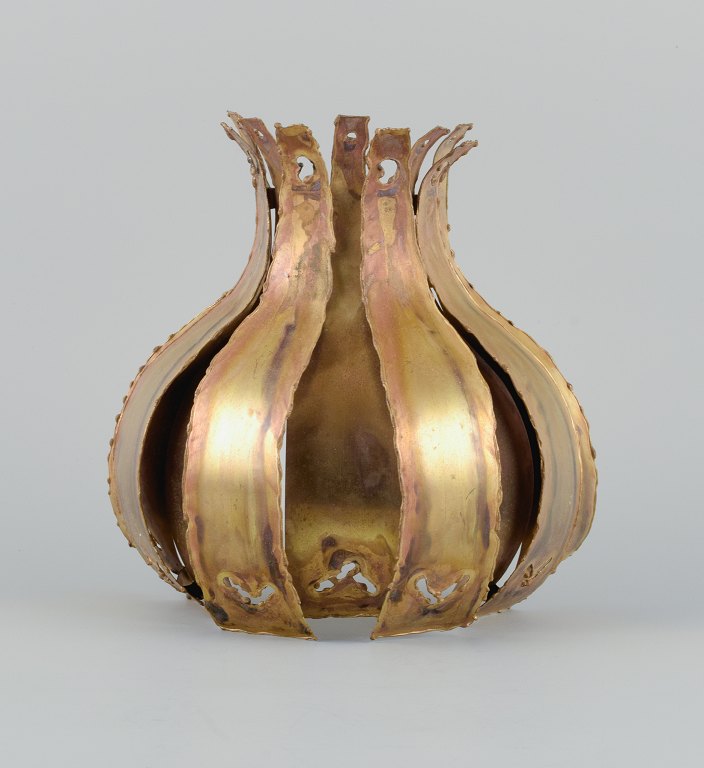 Svend Aage Holm Sørensen: Laser cut brass wall lamp.