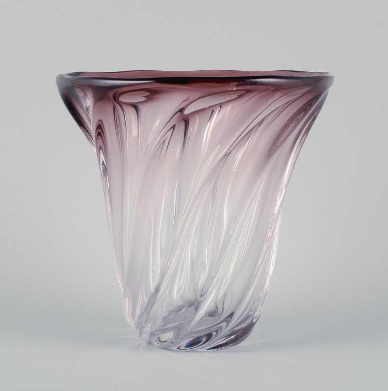 Val St. Lambert, Belgien.Art Deco kunstglasvase i violette toner.