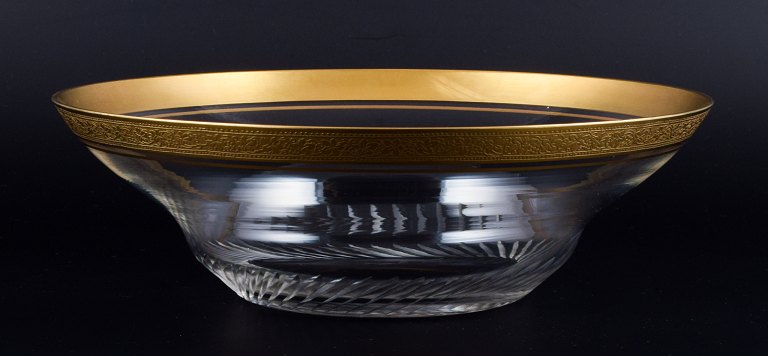 Rimpler Kristall, Zwiesel, Germany, mouth blown crystal bowl with gold rim decorated with grapes and vine leaves.