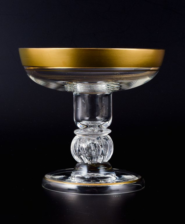 Rimpler Kristall, Zwiesel, Tyskland, mundblæst krystal champagneskål med guldkant dekoreret med vindruer og vinblade.