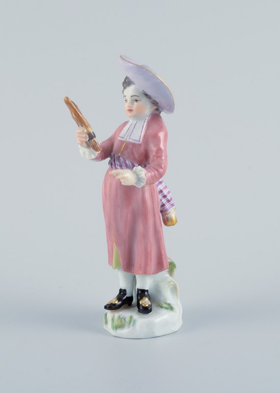 Meissen, Tyskland, porcelænsfigur. Overglasur.En dreng i fine klæder.