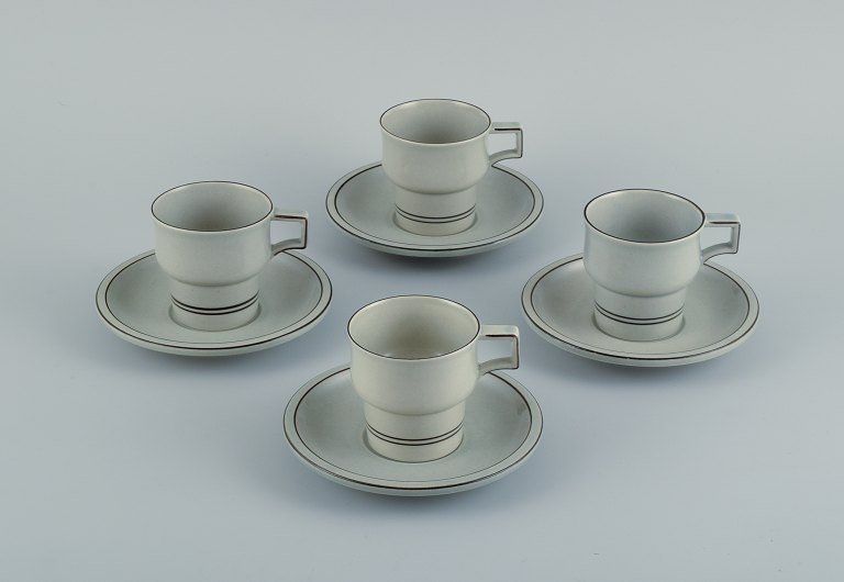 Jens Harald Quistgaard for Bing & Grøndahl, Colombia, fire kaffekopper med tilhørende underkopper.