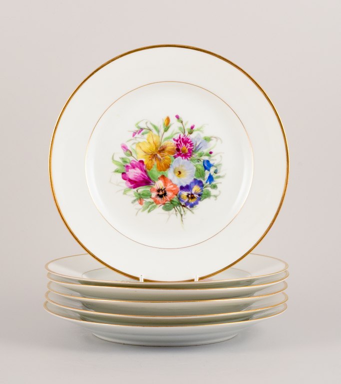 Bing & Grøndahl, six dinner plates in porcelain hand-painted with polychrome flowers and gold decoration.