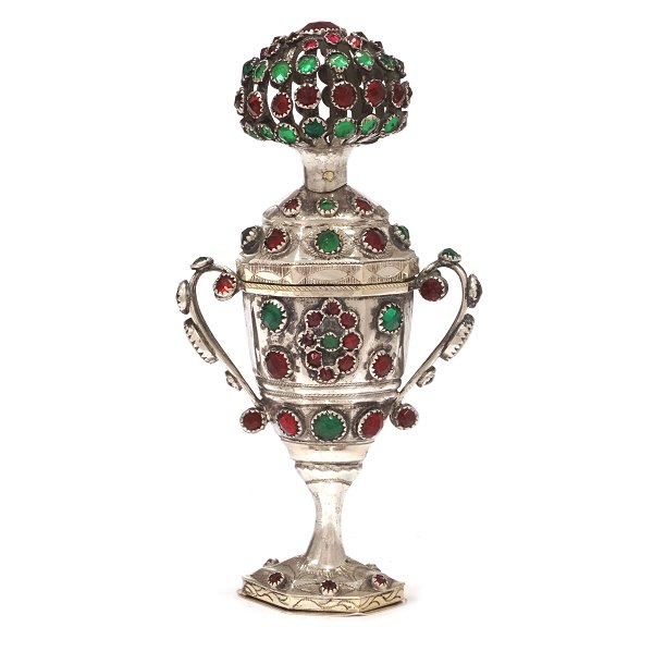 Rare large Danish silver vinaigrette by Jens Jensen, Sonderburg, 1831-70. Dated 1841. H: 14,5cm. W: 114,6gr