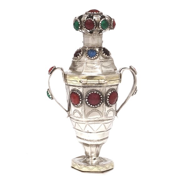 Danish silver vinaigrette by Claus Iwersen, Sonderburg, 1821-47. Dated 1837. H: 11,6cm. W: 72,5gr