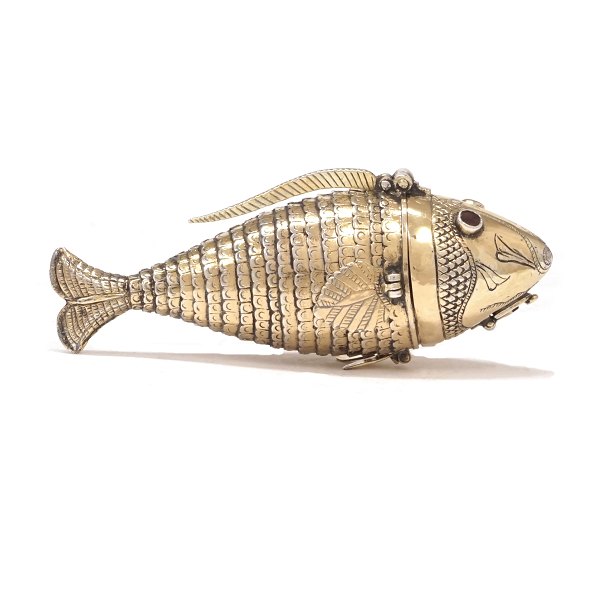 Danish gilt silver vinaigrette in the shape of a fish. Dated 1794. L: 8cm. W: 28,9gr