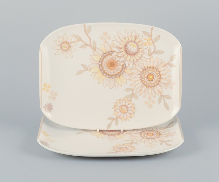 Villeroy & Boch, Luxembourg, to fade i porcelæn.Designet med solsikker i retrostil.