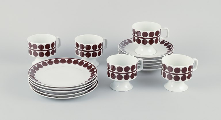 Eschenbach, Tyskland, et fempersoners retro kaffeservice i porcelæn.Designet med brune prikker.