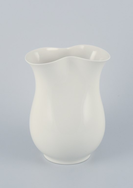 Thorkild Olsen 1890 - 1973 for Royal Copenhagen porcelain vase in modernist design.