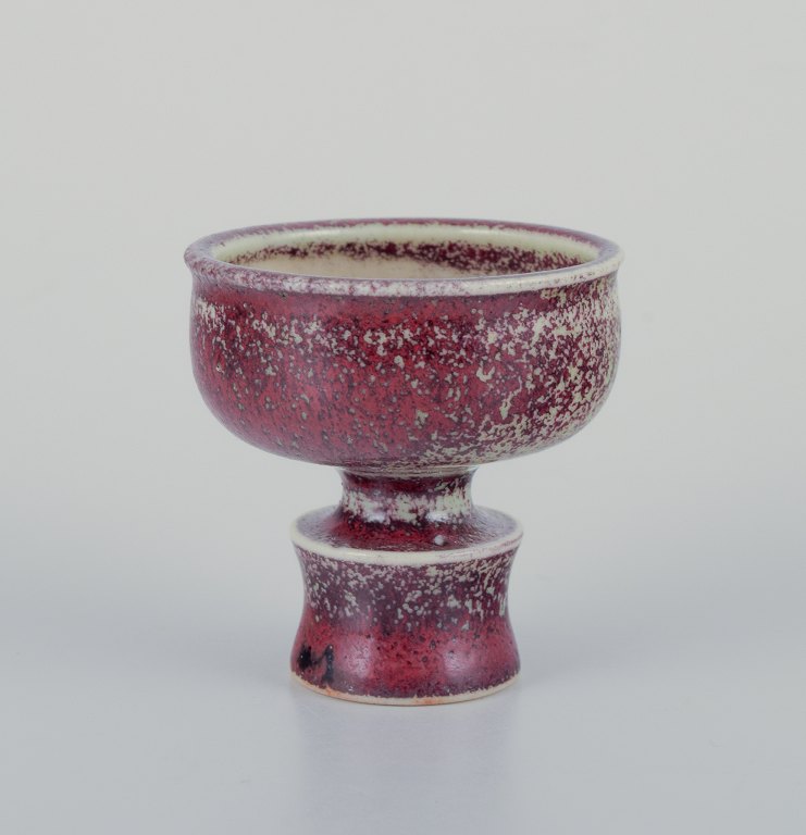 Stig Lindberg (1916-1982), Gustavsberg - Studio Hand, miniature vase i aniara glasur.