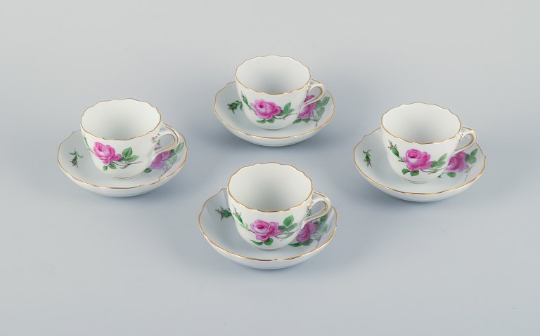 Meissen,”Pink Rose” fire kaffekopper med tilhørende underkopper, håndmalet med lyserøde roser.
