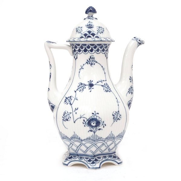 Royal Copenhagen musselmalet helblonde kaffekande. 1. sortering i fejlfri stand. Dessinnummer 128. H: 28cm