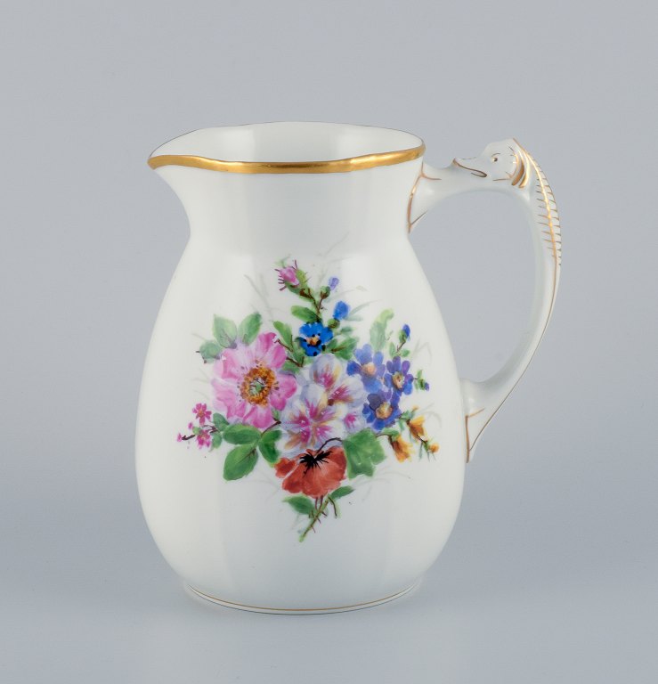 Bing & Grøndahl, porcelænskande dekoreret med polykrome blomster med hank i form af søhest.