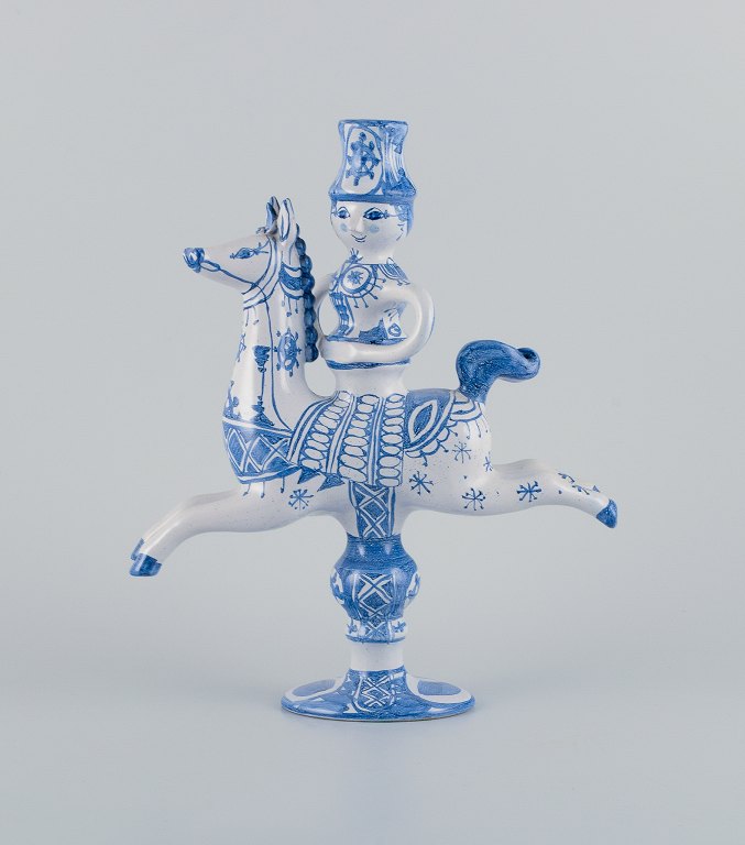 Bjørn Wiinblad keramikfigur fra Det Blå Hus.Figur / lysestage rytter til hest med plads til et lys.