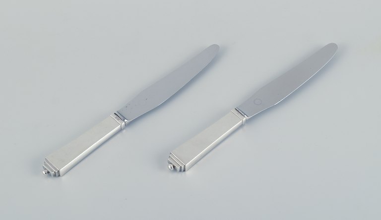Georg Jensen Pyramid, two short-handled dinner knives in sterling silver and steel.