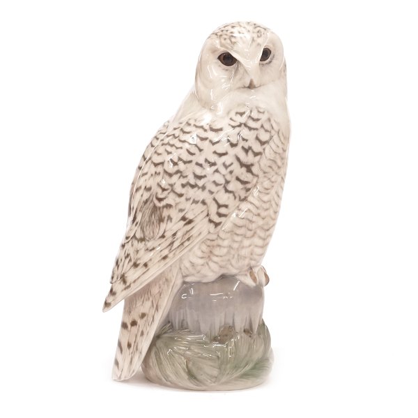 Royal Copenhagen snowy owl. Design by P. Herold. Manufactured circa 1920. 1. quality. H: 41cm
