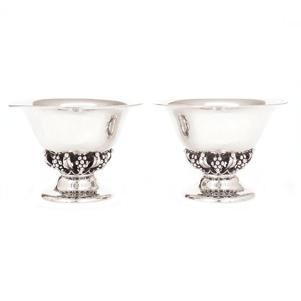 Par Art Nouveau sølvskåle af R. A. Christophersen, Odense, 1925. H: 10,6cm. V: 640gr