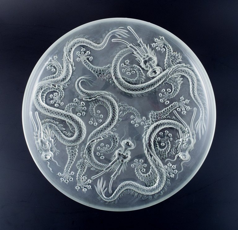 Josef Inwald, stor kunstglasskål i Barolac glas, designet med drager i orientalsk stil.