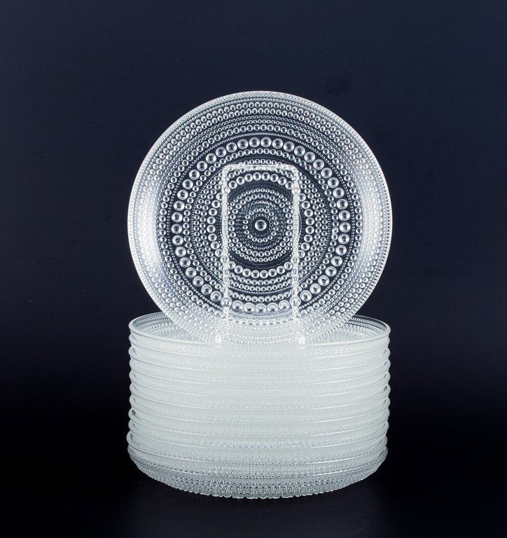 Oiva Toikka for Arabia. A set of twelve Kastehelmi plates in clear glass.