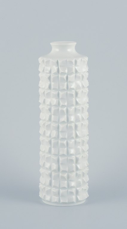 Hans Merz for Meissen, large porcelain vase in a modern design with geometric pattern and white glaze.