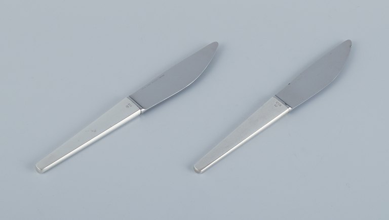 Georg Jensen, Caravel, two lunch knives in sterling silver. Stainless steel blade.