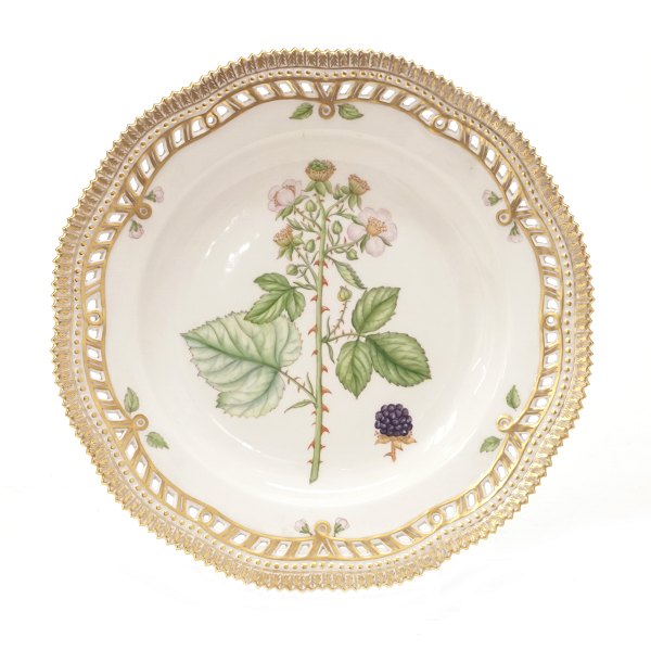 Royal Copenhagen Flora Danica dinner plate 3553. "Rubus vestitus Whe.". D: 25,5cm