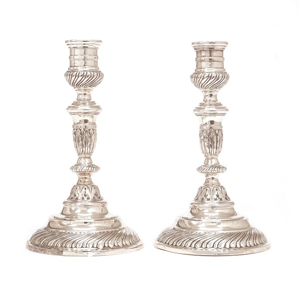 Pair of sterlingsilver candlesticks by Svend Toxværd, Copenhagen. H: 17,8cm. W: 515gr