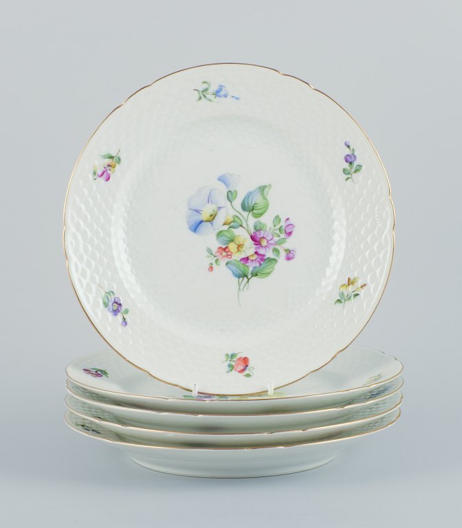 Bing & Grøndahl, Saxon Flower, a set of five dinner plates hand-decorated with polychrome flowers and gold rim.