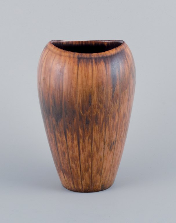 Gunnar Nylund for Rörstrand, a ceramic vase with a brownish glaze.Approximately from the 1960s.