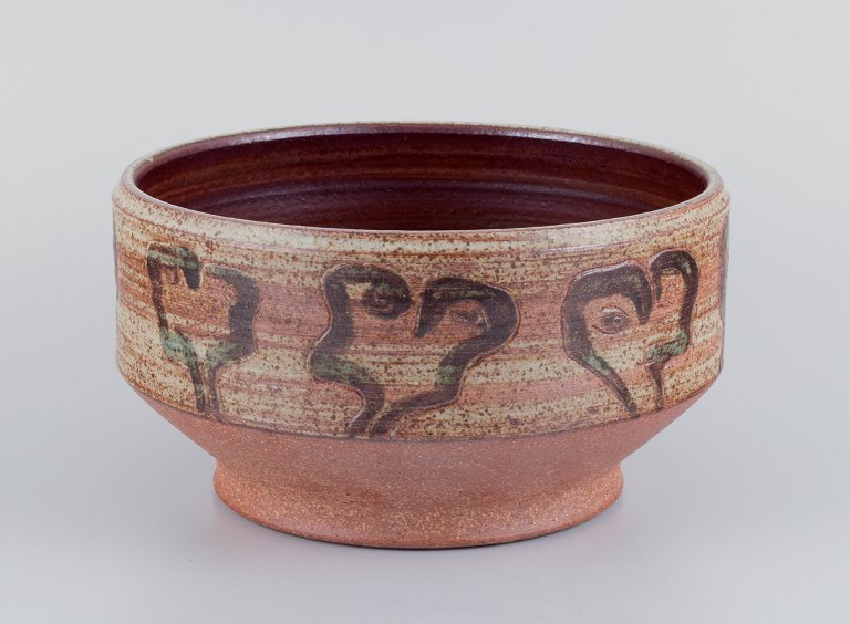 Mogens Nielsen, Nysted, Denmark, large handmade ceramic bowl decorated with abstract motifs. Glazed in brown tones.