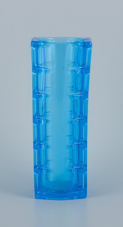Gullaskruf, Sverige, kunstglasvase i blåt glas.Modernistisk design.