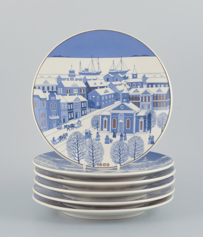 Raija Uosikkinon for Arabia, Finland, et set på seks juleplatter i porcelæn. Finske julelandskaber.