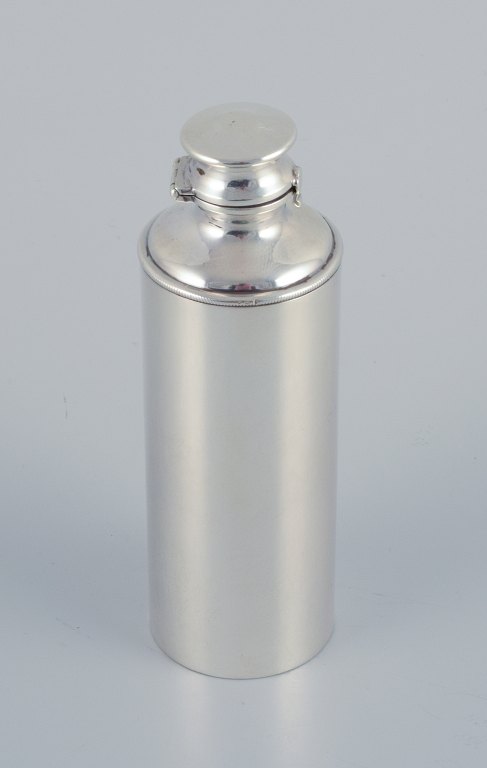 Tiffany & Co. New York, Art Deco perfume bottle in sterling silver with a hinged lid.