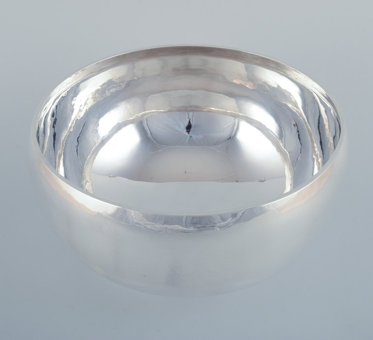 Georg Jensen, sjælden bowle i sterlingsølv. Stor og imponerende bowle i høj kvalitet.